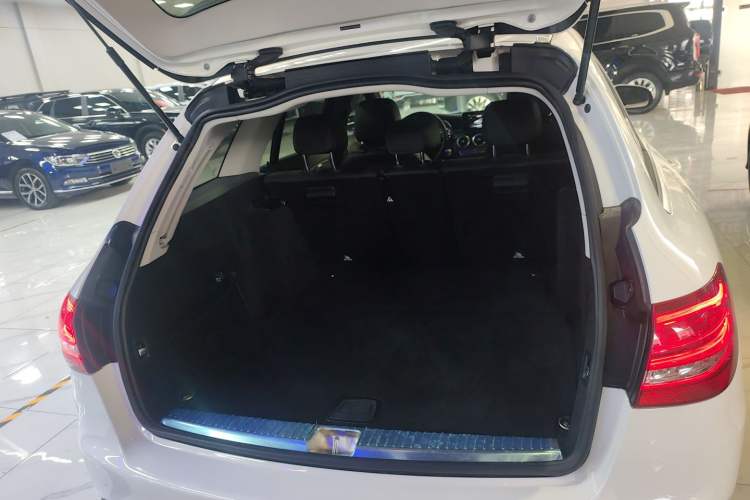 Used Mercedes-Benz C-Class 2017 Facelift C 200 Station Wagon Trunk
