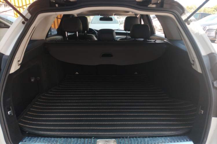Used Mercedes-Benz C-Class 2017 C 200 station wagon Trunk