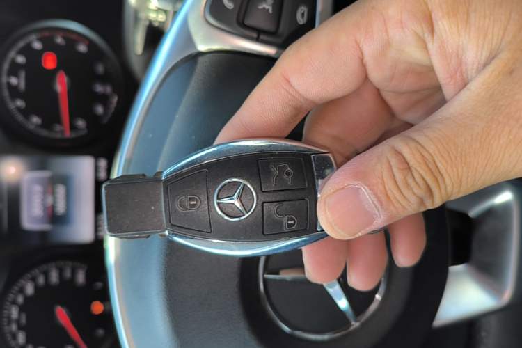 Used Mercedes-Benz C-Class 2017 C 200 Sport Edition Vehicle Key