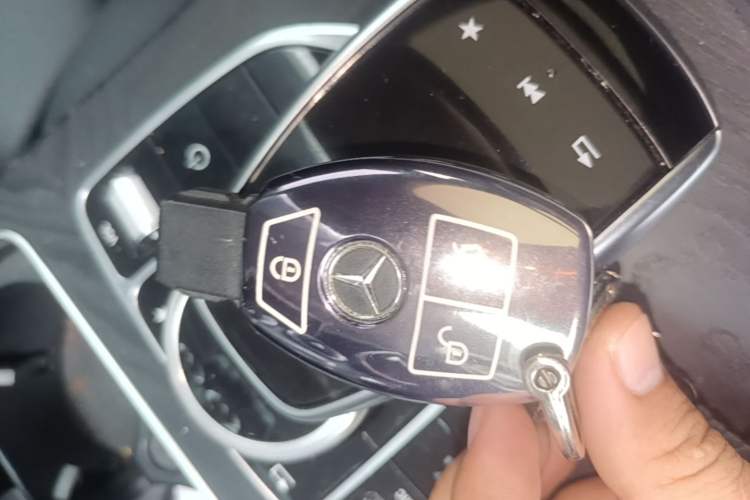 Used Mercedes-Benz C-Class 2017 Facelift C 200 L Sport Edition Vehicle Key