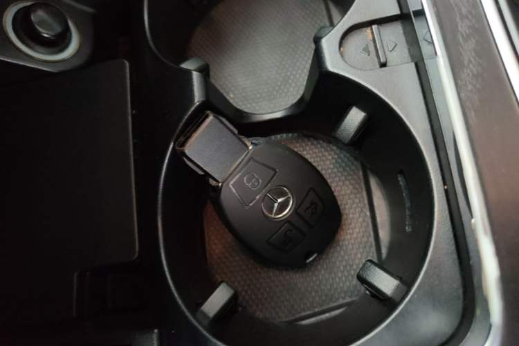 Used Mercedes-Benz C-Class 2017 Facelift C 200 L Sport Edition Vehicle Key