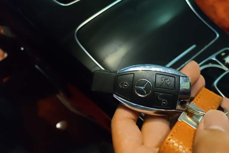 Used Mercedes-Benz C-Class 2017 Facelift C 200 L 4MATIC Sport Edition Vehicle Key