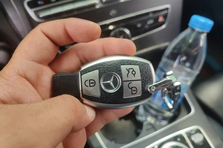Used Mercedes-Benz C-Class 2017 Facelift C 200 L Sport Edition Vehicle Key