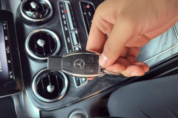 Used Mercedes-Benz C-Class 2017 Facelift C 200 L Sport Edition Vehicle Key