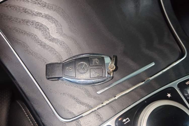 Used Mercedes-Benz C-Class 2017 Facelift C 200 L Sport Edition Vehicle Key