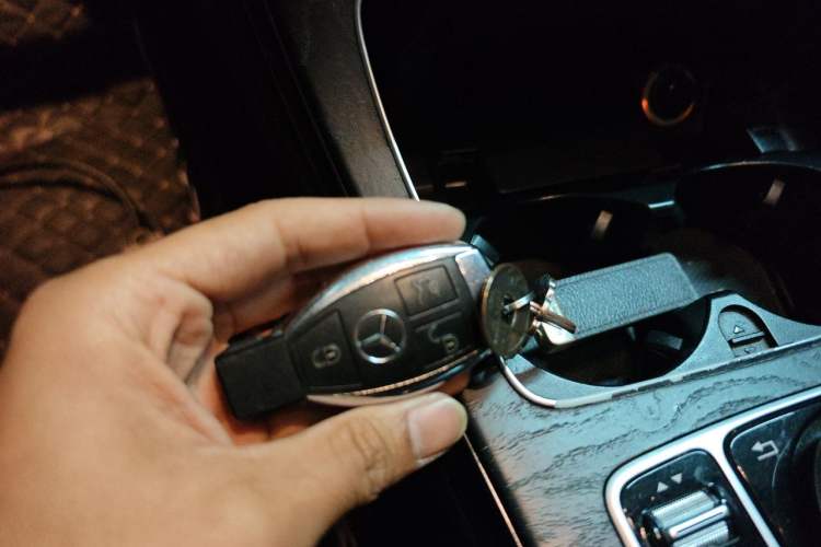 Used Mercedes-Benz C-Class 2017 Facelift C 200 L Sport Edition Vehicle Key