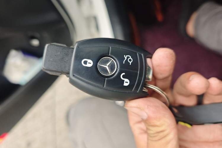 Used Mercedes-Benz C-Class 2017 Facelift C 200 L Sport Edition Vehicle Key
