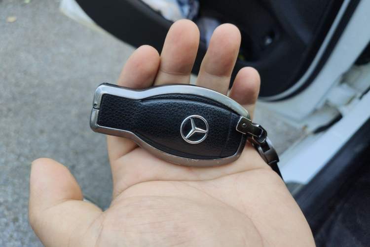 Used Mercedes-Benz C-Class 2017 Facelifted C 180 L Stylish Edition Vehicle Key