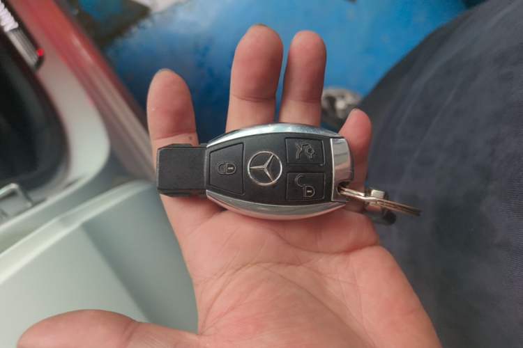 Used Mercedes-Benz C-Class 2017 Facelift C 200 L Sport Edition Vehicle Key