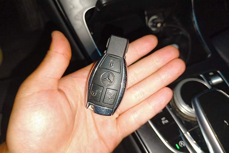 Used Mercedes-Benz C-Class 2017 C 200 L Sport Edition Vehicle Key