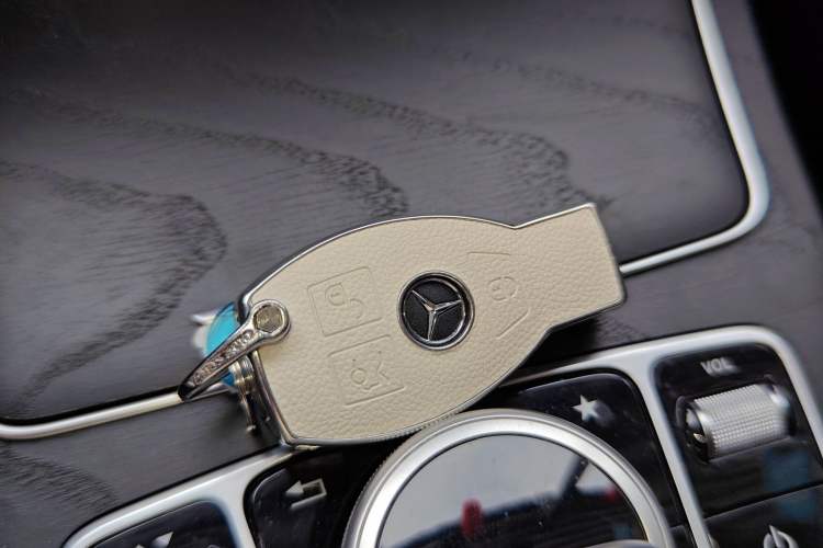 Used Mercedes-Benz C-Class 2017 Facelift C 200 L Sport Edition Vehicle Key