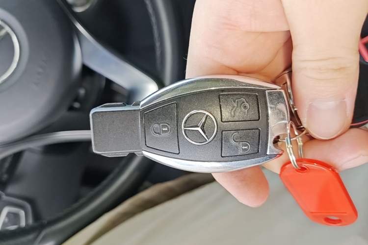 Used Mercedes-Benz C-Class 2017 Facelift C 200 L Sport Edition Vehicle Key
