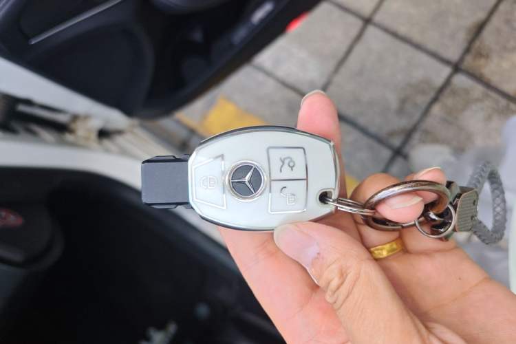 Used Mercedes-Benz C-Class 2017 Facelift C 200 L Sport Edition Vehicle Key