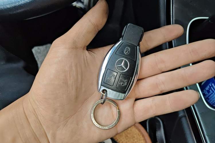 Used Mercedes-Benz C-Class 2017 Facelift C 200 L Sport Edition Vehicle Key