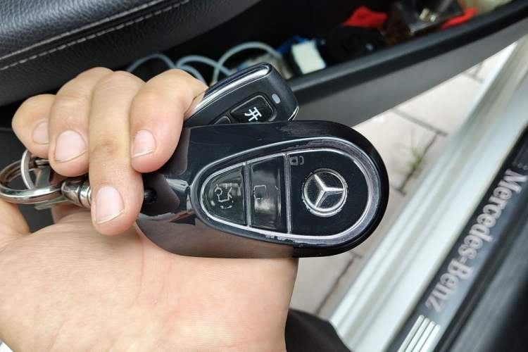 Used Mercedes-Benz C-Class 2017 Facelift C 200 L Sport Edition Vehicle Key