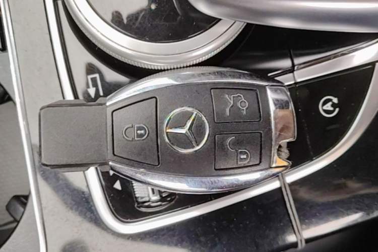 Used Mercedes-Benz C-Class 2017 Restyled C 200 Sport Edition Vehicle Key