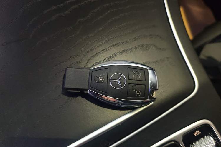 Used Mercedes-Benz C-Class 2017 Facelift C 200 Station Wagon Vehicle Key