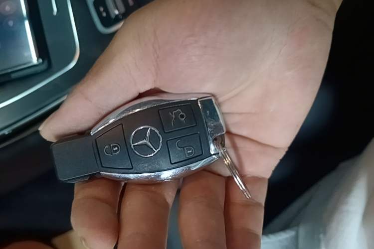 Used Mercedes-Benz C-Class 2017 Facelift C 200 L Sport Edition Vehicle Key