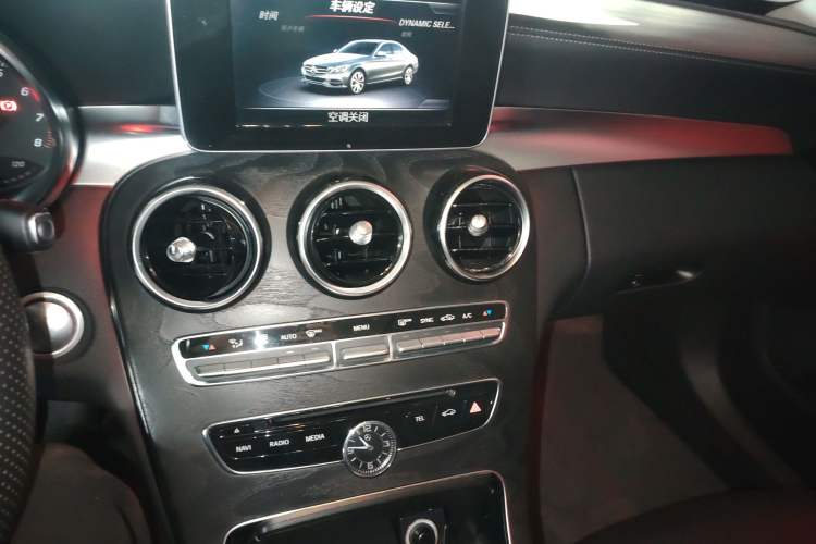 Used Mercedes-Benz C-Class 2018 C 180 L Fashion Edition Sport Version Audio And AC Panel