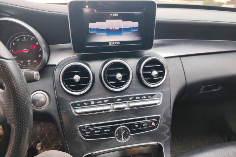 Used Mercedes-Benz C-Class 2018 C 180 L Fashion Edition Sport Version Audio And AC Panel