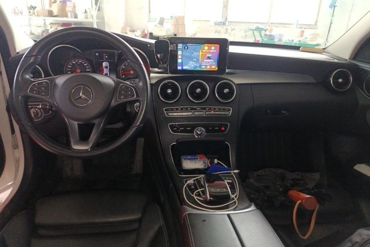 Used Mercedes-Benz C-Class 2018 C 180 L Fashion Edition Sport Version Center Console