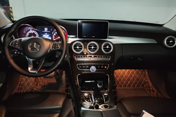 Used Mercedes-Benz C-Class 2018 C 200 L Center Console
