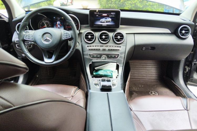 Used Mercedes-Benz C-Class 2018 C 180 L Fashion Edition Sport Version Center Console