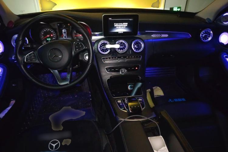 Used Mercedes-Benz C-Class 2018 C 180 L Fashion Edition Sport Version Center Console