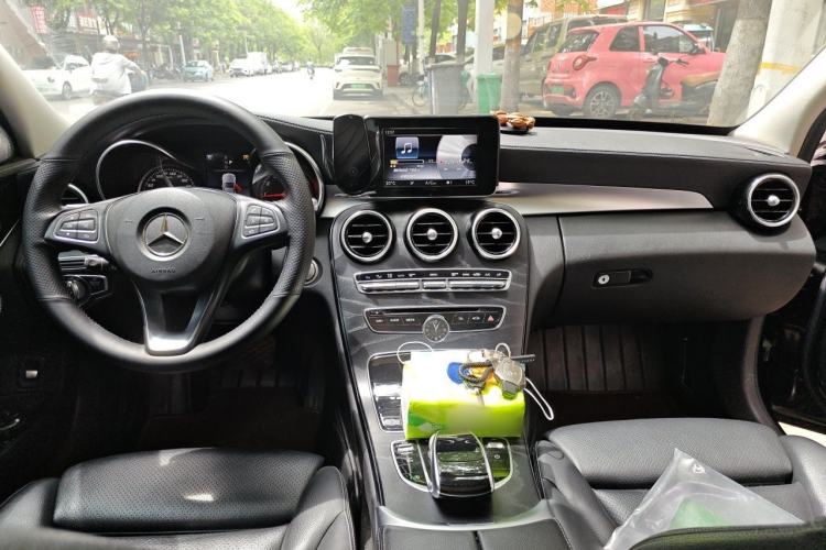 Used Mercedes-Benz C-Class 2018 C 200 L Sport Edition Center Console