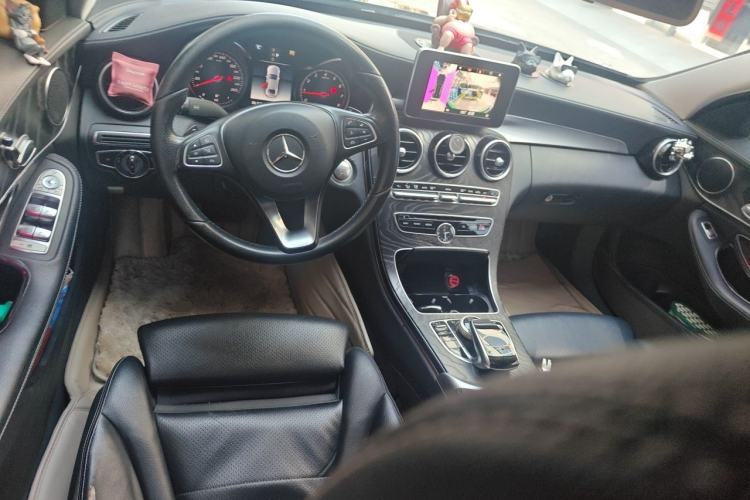 Used Mercedes-Benz C-Class 2018 C 180 L Fashion Edition Sport Version Center Console