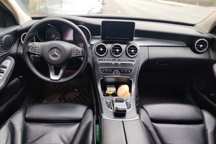 Used Mercedes-Benz C-Class 2018 C 180 L Fashion Edition Sport Version Center Console