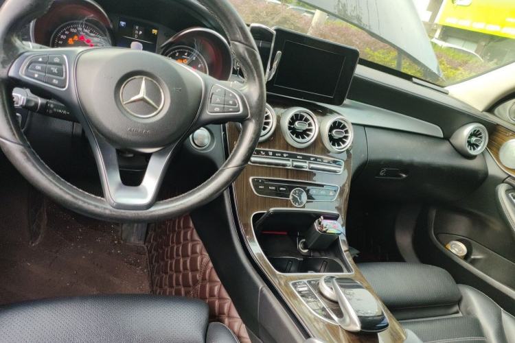 Used Mercedes-Benz C-Class 2018 C 200 L Center Console