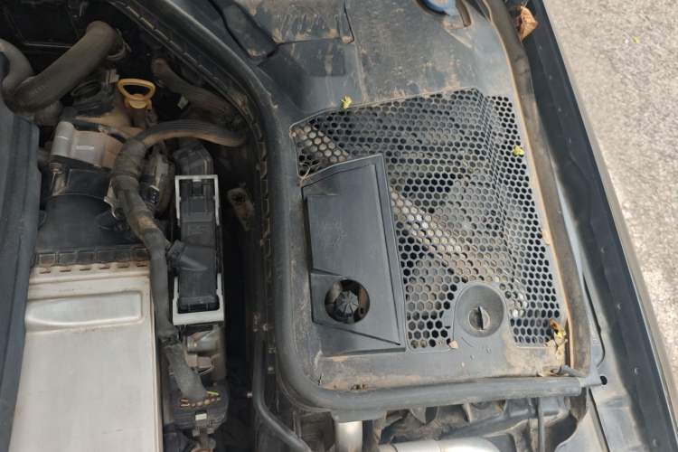 Used Mercedes-Benz C-Class 2018 C 200 L Sport Edition Engine Bay Left
