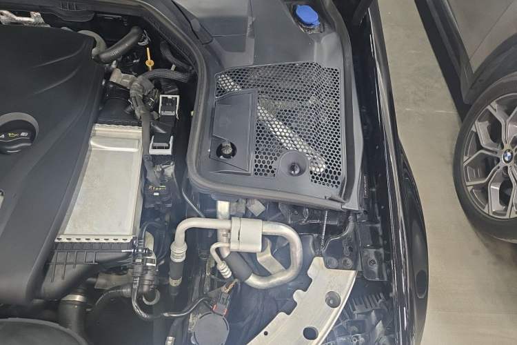 Used Mercedes-Benz C-Class 2018 C 200 Sport Edition Engine Bay Left