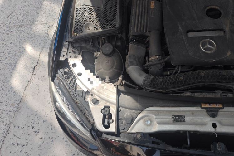 Used Mercedes-Benz C-Class 2018 C 180 L Fashion Edition Sport Version Engine Bay Right