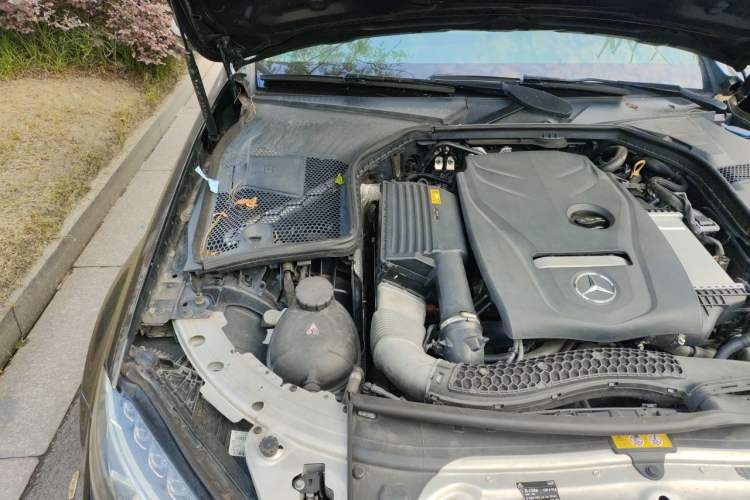 Used Mercedes-Benz C-Class 2018 C 200 L Engine Bay Right