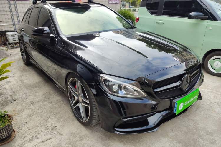 Used Mercedes-Benz C-Class 2018 C 200 Estate Front Right 45 Deg