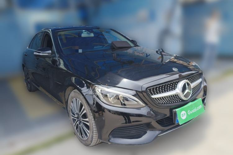 Used Mercedes-Benz C-Class 2018 C 200 L Front Right 45 Deg