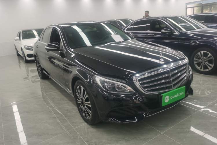 Used Mercedes-Benz C-Class 2018 C 200 L Front Right 45 Deg
