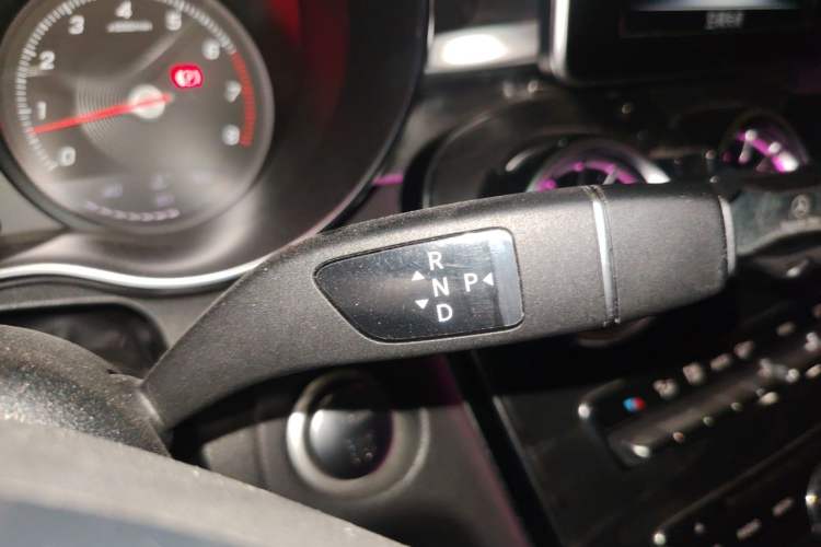 Used Mercedes-Benz C-Class 2018 C 180 L Fashion Edition Sport Version Gear Lever