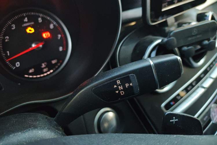 Used Mercedes-Benz C-Class 2018 C 180 L Fashion Edition Sport Version Gear Lever