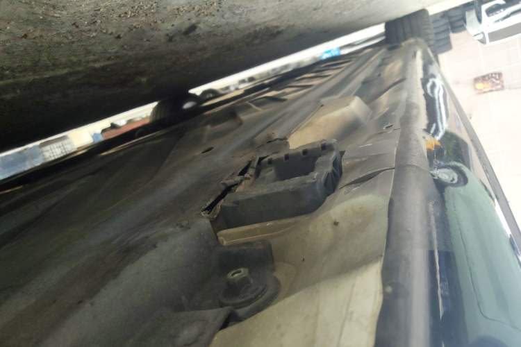 Used Mercedes-Benz C-Class 2018 C 200 Estate Left Side Sill