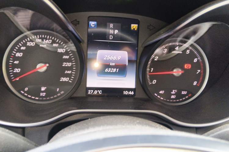 Used Mercedes-Benz C-Class 2018 C 180 L Fashion Edition Sport Version Odometer Close Up