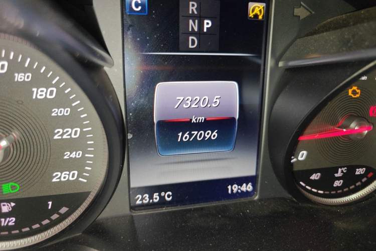 Used Mercedes-Benz C-Class 2018 C 200 L Sport Edition Odometer Close Up