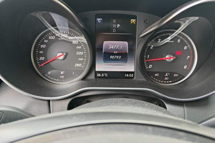 Used Mercedes-Benz C-Class 2018 C 200 L Sport Edition Odometer Close Up