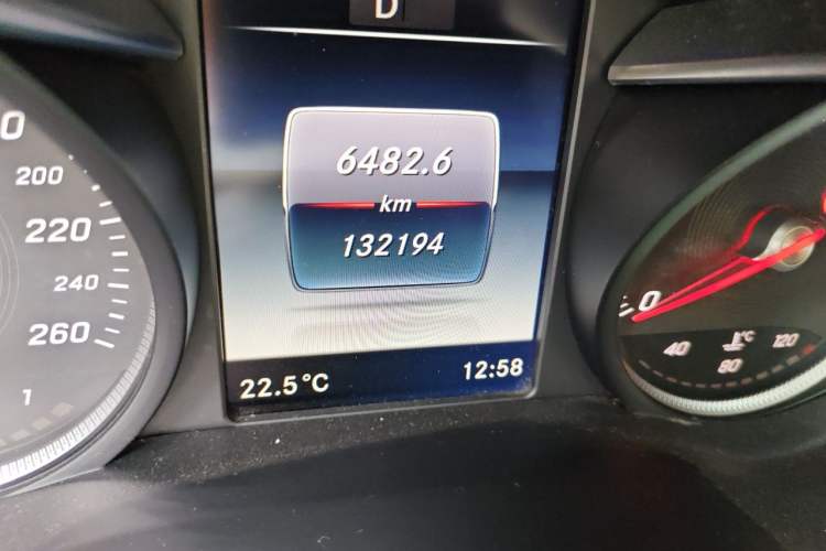 Used Mercedes-Benz C-Class 2018 C 200 L Sport Edition Odometer Close Up