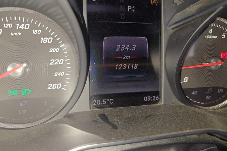 Used Mercedes-Benz C-Class 2018 C 180 L Fashion Model Odometer Close Up