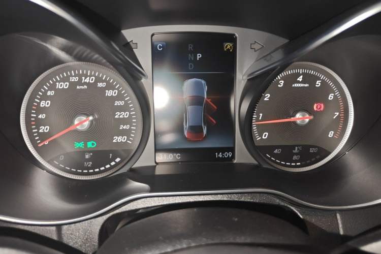 Used Mercedes-Benz C-Class 2018 C 200 L Sport Edition Odometer Close Up
