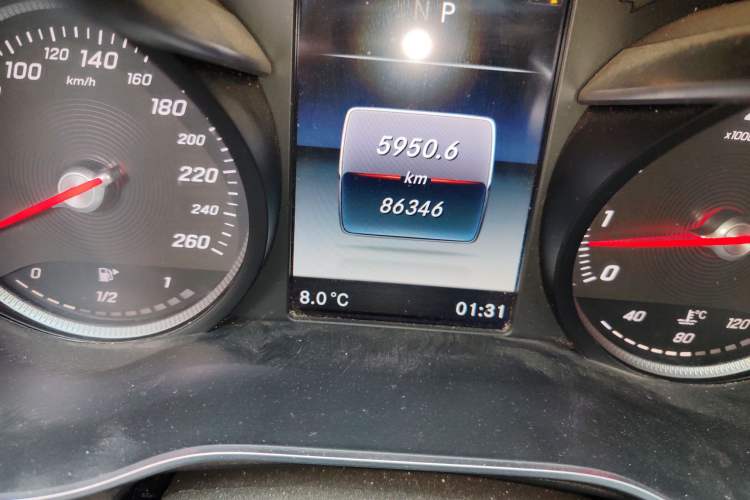 Used Mercedes-Benz C-Class 2018 C 180 L Fashion Edition Sport Version Odometer Close Up