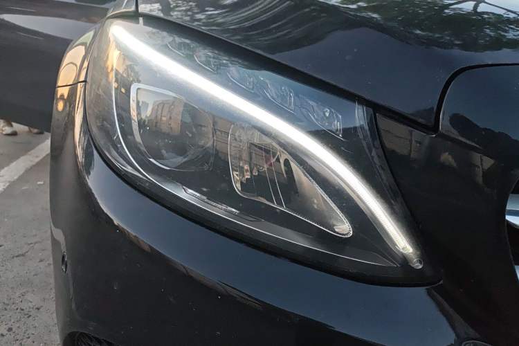 Used Mercedes-Benz C-Class 2018 C 180 L Fashion Edition Sport Version Right Front Headlight